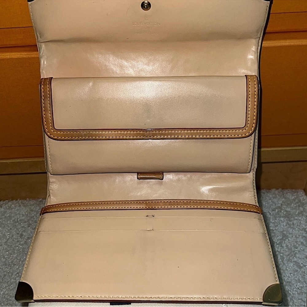 Louis Vuitton Murakami International Wallet - Picture 10 of 14
